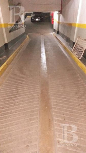 Imagen 3 de 8 de Venta Garage - Microcentro