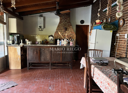 Venta Chalet Sobre 2 Terrenos Con 2 Quinchos Y Pileta. Gral Las Heras (bs. As.)