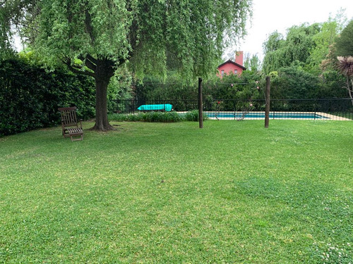 Casa En Venta En Altos De Las Condes, Pilar