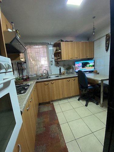 Amplia Casa De 5 Dormitorios En Excelente Sector De Maipu