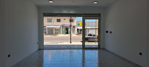 Alquiler De Locales Comerciales Sobre Avenida Moreno - ¡alta Gama Y A Estrenar!