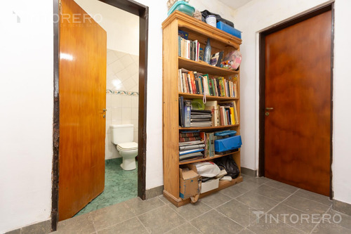 Venta Casa 3 Ambientes Caseros Patio Y Quincho