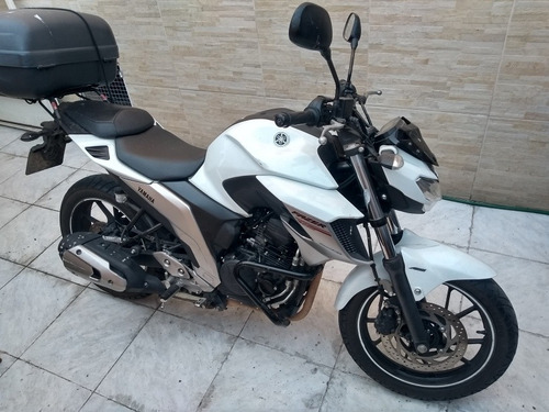 Imagem 3 de 3 de Yamaha 2018