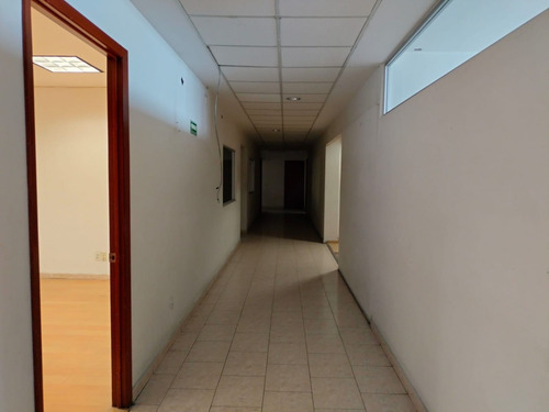 Bodega En Condominio De 235m2 Mas 537m2 De Oficinas.