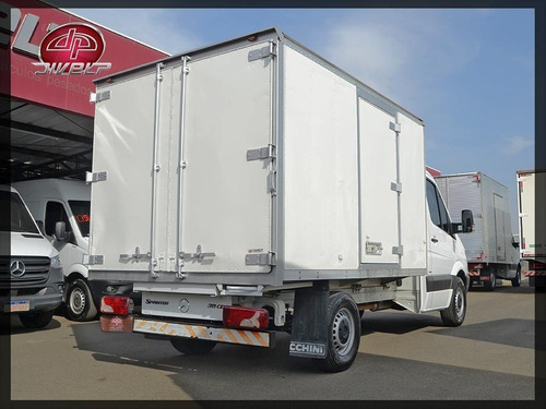 Imagem 4 de 20 de Mercedes Sprinter Street Com Baú Usada 2016