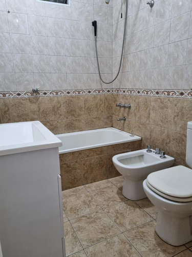 Departamento En Alquiler Con Espacio Guarda Coche - Wilde
