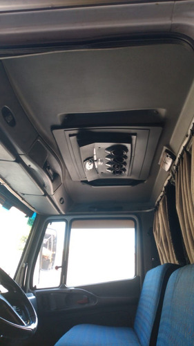Mercedes Benz L1418r - Branco - 2001 - Truck Baú -