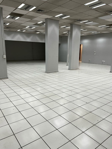 ¡amplio Local En Renta, Ubicación Premium!