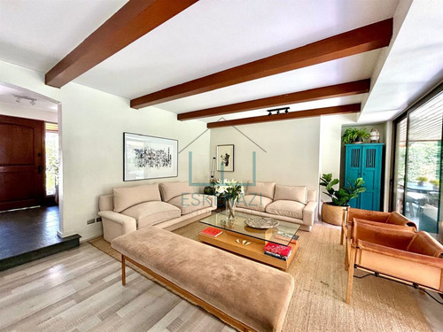 Remodelada!! Impecable Casa En Venta De 5 Dorm. La Dehesa.