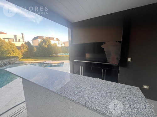 Flores Prop. Vende Casa En Ayres Plaza, Pilar