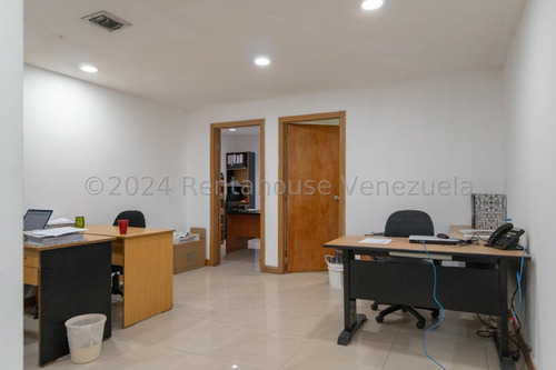 Edificio Comercial En Venta Mls #24-17255