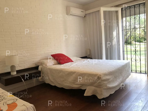 Casa En Venta En Playa Mansa, Punta Del Este, Uruguay