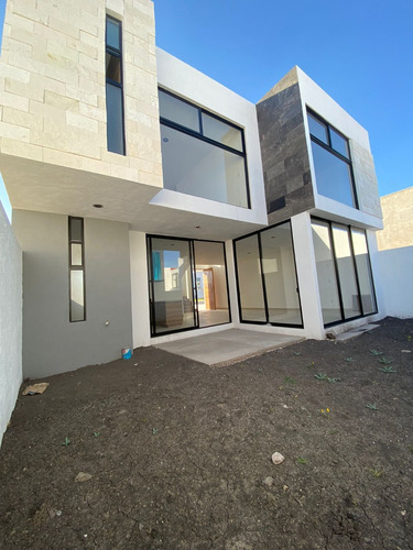 Casa En Venta En Valle De Juriquilla La Reserva, Frente A Santa Fe Juriquilla