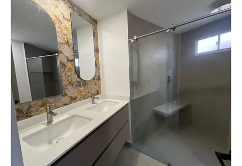 Vendo Casa Remodelada En El Poblado Loma Los Balsos