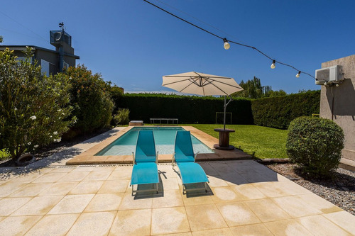 Venta ! Casa Con Pileta En Barrio Las Acequias