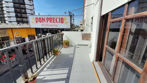 Departamento 3 Amb Sobre Peatonal C/ Quincho F: 7477