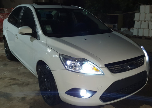 Ford Focus Ghia At Full