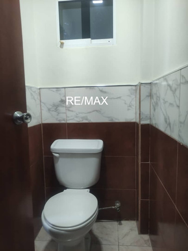 Venta Hermoso Th En Urbanizacion Asocibal Norte, Carenero, Higuerote