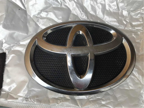 Emblema Parrilla Toyota Corolla 2010