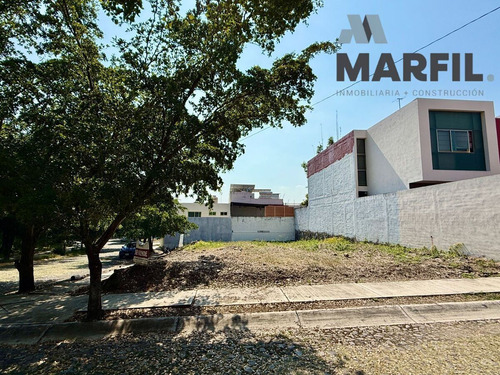 Terreno Residencial En Venta En Esquina Frente Jardin Esmeralda Norte Colima