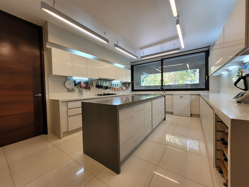 Departamento En Venta Exclusivo De 3d+e+s+ss En Las Condes