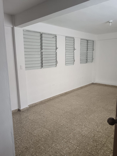 Se Alquila Apartamento En La Independencia Km11, Rd$18,000