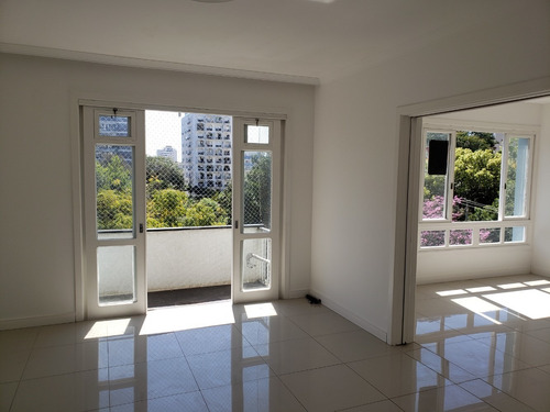 Imagem 1 de 14 de Vendo Amplo Ap. Bairro Nobre, Recém Reformado, Com Garagem