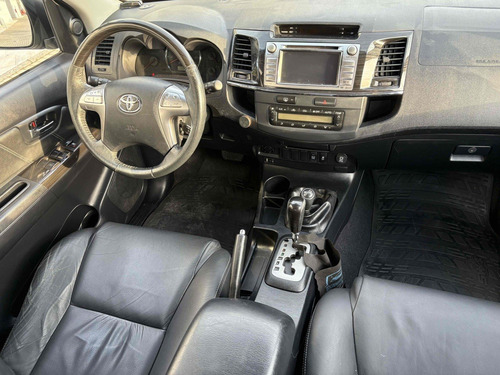 Toyota Hilux SW4 3.0 SRV 4X4 7 LUGARES 16V TURBO INTERCOOLER DIESEL 4P AUTOMÁTICO