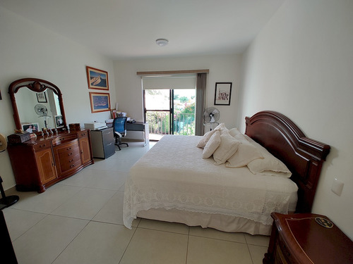 Casa Residencia En Venta En Lomas De Jiutepec.