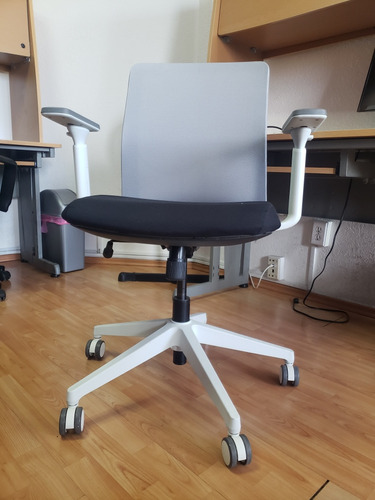 Silla Ejecutiva Reqüiez Ergonomica Respaldo Medio En Malla