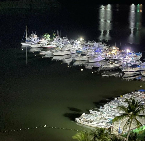 Acción De Club Bahia De Los Piratas Con Puesto De 12 Pies