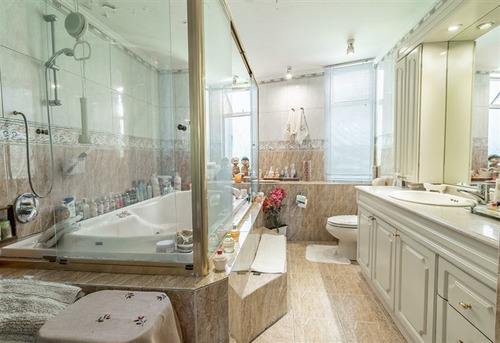 Imagen 15 de 26 de Casa De Dos Pisos Con Amplio Terreno. Excelente Ubicación.