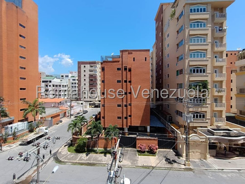 Apartamento En Venta En Urbanización El Bosque Maracay Piso Bajo Grande Cómodo Excelente Condominio Agua Seguridad Nela 25-9970