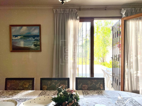 Clásica, Amplios Jardines 5d 3b+servicios