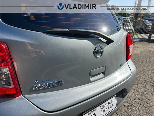 Nissan March -