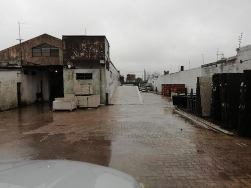 Venta Gran Local Para Depósito Con Salida A Dos Calles En Maroñas