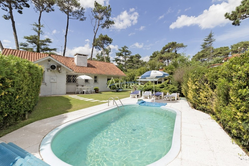 Casa En Country, 4 Dormitorios *- Ref: 3163