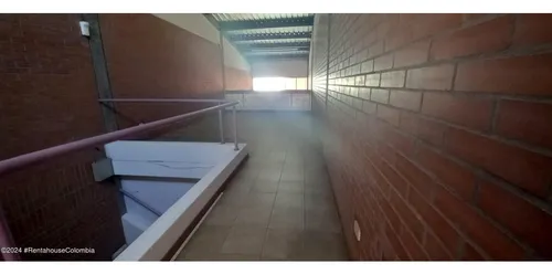 Comercial En San Cristobal Norte Rah Co: 25-525