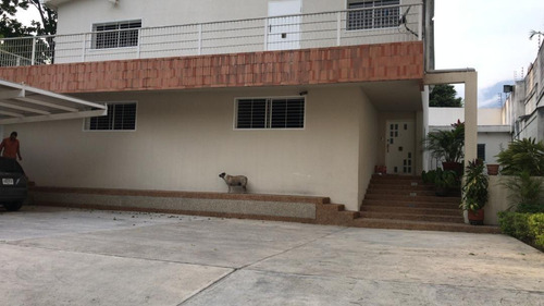 Imagen 1 de 14 de Se Vende Hermosa Y Lujosa Quinta Con Piscina El Castaño Zona Norte Las Delicias Maracay 04243785803