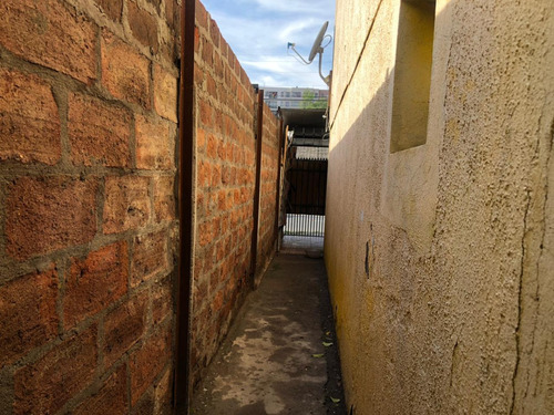 Excelente Casa De Dos Pisos En Comuna De La Cisterna!!!