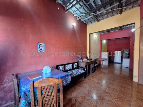 Amplia Casa Con Luz Trifásica Independiente En Cada Nivel En Venta En Barrios Lourdes Cerca De La Av Bermudez Y Cedro Db 24-23164