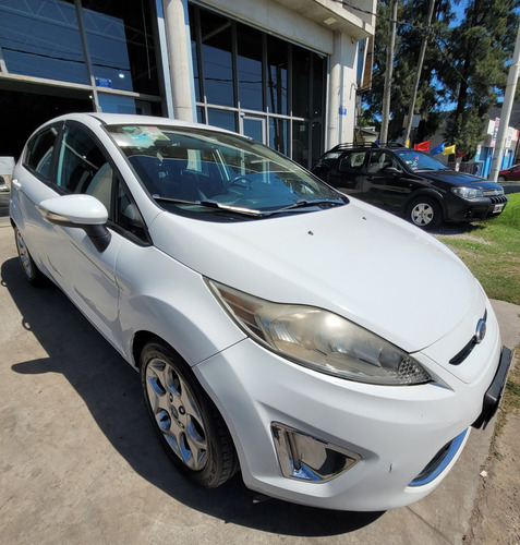 Impecable Ford Fiesta Kinetic 1.6 Design Titanium Año 2012
