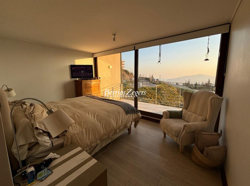 Casa En Venta De 4 Dorm. Lo Barnechea Townhouse Oportunidad