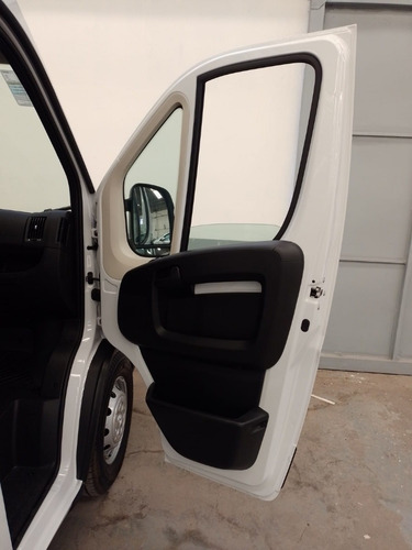 Imagen 14 de 17 de Peugeot Boxer Premiun Minibus 2.2 Hdi 440 L4 H2 130cv