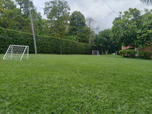 Finca Construida En Lote De Terreno Situada En El Paraje Llano De Miranda A 3.5kmt Del Parque Principal De Sopetran-antioquia.