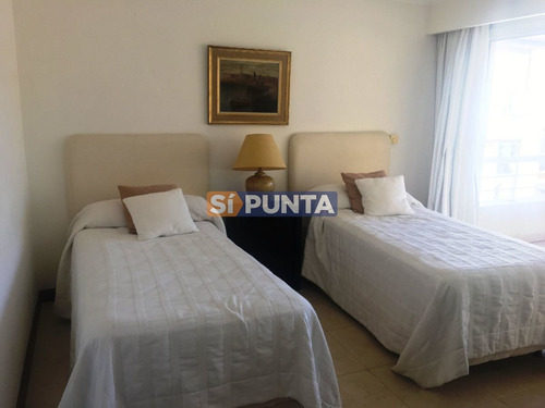 Imagen 15 de 27 de Penthouse En Playa Brava Frente Al Mar En Alquiler