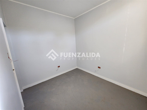 Casa En Venta De 5 Dorm. En Santiago