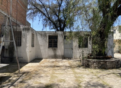 Propiedad Con 710 M2 Terreno, 327 M2 Construcción, Col Sta Catarina, Queretaro