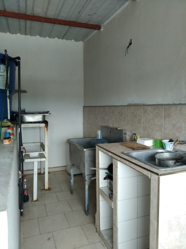 Imagen 7 de 11 de Vendo Práctico Edificio Residencial Con Un Local Comercial A Estrenar, Urb. Coromoto, Maracay.