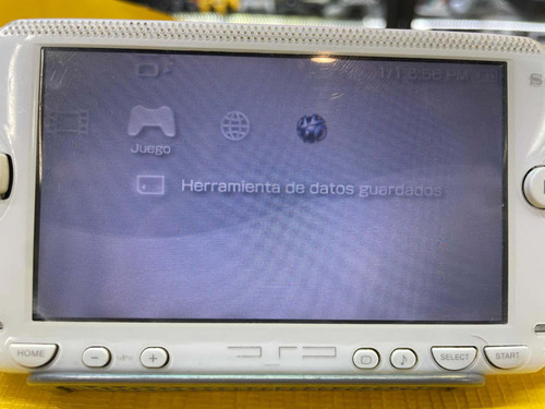 Consola Psp Fat Mod. 1000 Blanca Con Memoria De 32 Gb Color Blanco